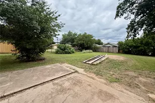407 S Lamar St, Eastland, TX 76448 - Photo 33