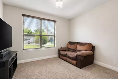 411 N Dwight Avenue, Dallas, TX 75211 - Photo 15