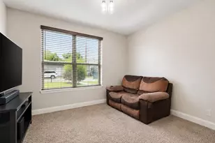 411 N Dwight Ave, Dallas, TX 75211 - Photo 15