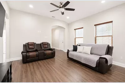 411 N Dwight Avenue, Dallas, TX 75211 - Photo 9