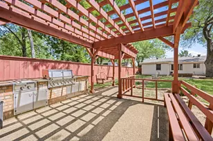 2417 Muret St, Irving, TX 75062 - Photo 27