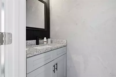 1469 Elmwood Avenue, Fort Worth, TX 76104 - Photo 11