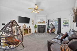 909 Trinity Dr, Lancaster, TX 75146 - Photo 5