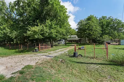 108 Blue Moon Court, Springtown, TX 76082 - Photo 33