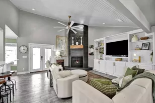 608 Casas Del Norte Ct, Granbury, TX 76049 - Photo 5