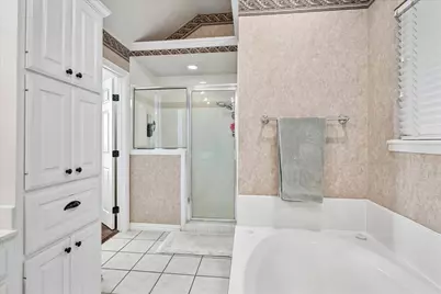 2701 Hidden Lake Drive, Grapevine, TX 76051 - Photo 17