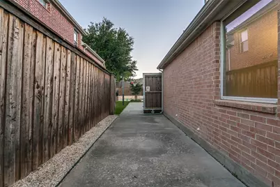 1604 McGreg Lane, Carrollton, TX 75010 - Photo 33