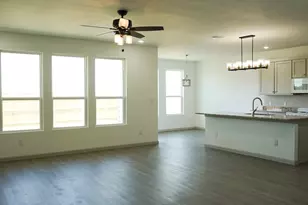 1011 Springview Ln, Mabank, TX 75147 - Photo 3
