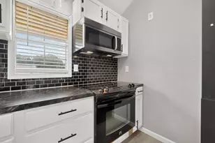 1661 E 2nd St, Cleburne, TX 76031 - Photo 13