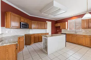 903 Summerbrook Dr, Euless, TX 76040 - Photo 9