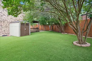 301 Stoneledge Dr, Irving, TX 75063 - Photo 23