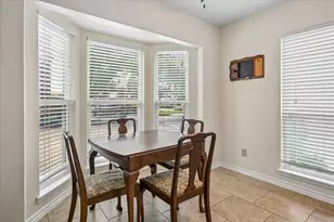 301 Stoneledge Dr, Irving, TX 75063 - Photo 9