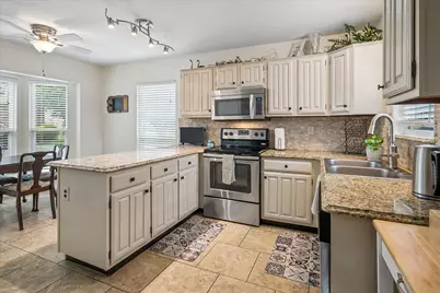 301 Stoneledge Drive, Irving, TX 75063 - Photo 11