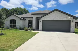 905 McAnear St, Cleburne, TX 76033 - Photo 1