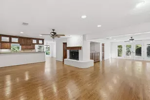 4400 Summercrest Ct, Fort Worth, TX 76109 - Photo 5