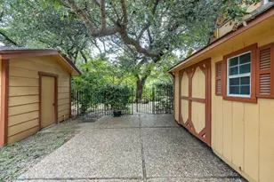 4400 Summercrest Ct, Fort Worth, TX 76109 - Photo 37