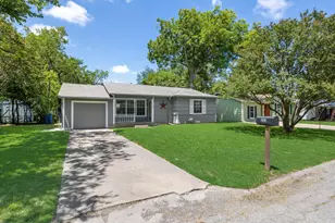203 E 7th St, Kaufman, TX 75142 - Photo 1