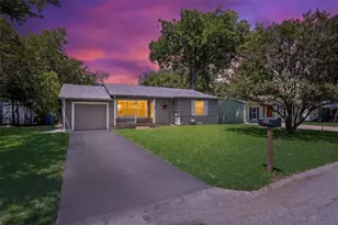 203 E 7th St, Kaufman, TX 75142 - Photo 1