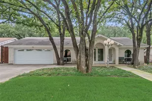 412 Twin Creek Dr, Hurst, TX 76053 - Photo 1