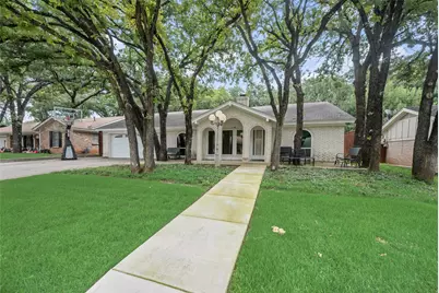 412 Twin Creek Drive, Hurst, TX 76053 - Photo 5
