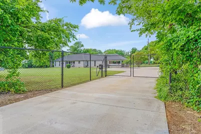 826 Georgetown Road, Pottsboro, TX 75076 - Photo 3