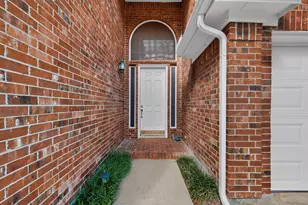 6303 Clear Pool Dr, Arlington, TX 76018 - Photo 5