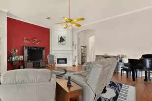 6303 Clear Pool Dr, Arlington, TX 76018 - Photo 9
