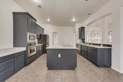 515 Suffolk Drive, Grand Prairie, TX 75052 - Photo 9