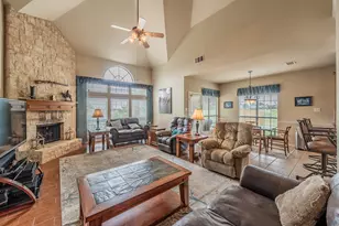 1424 Bassett Hound Dr, Fort Worth, TX 76052 - Photo 11