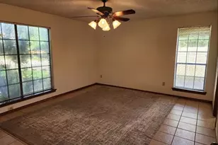 2001 Birchwood Ln, Grand Prairie, TX 75050 - Photo 9