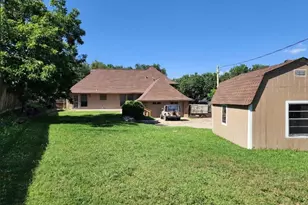 2001 Birchwood Ln, Grand Prairie, TX 75050 - Photo 13