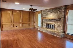 2001 Birchwood Ln, Grand Prairie, TX 75050 - Photo 5