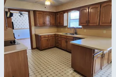 2001 Birchwood Lane, Grand Prairie, TX 75050 - Photo 7