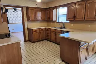 2001 Birchwood Ln, Grand Prairie, TX 75050 - Photo 7