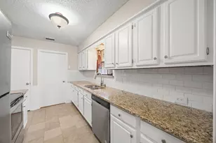 2029 Falcon Ridge Dr, Carrollton, TX 75010 - Photo 7