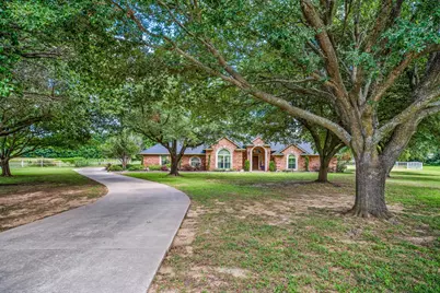 6400 Oak Hollow Drive, Burleson, TX 76028 - Photo 5