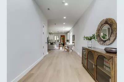 816 Premier Parkway, Grand Prairie, TX 75051 - Photo 5