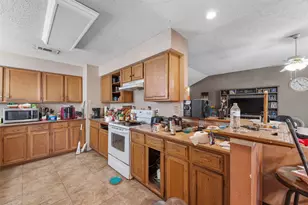 106 E Schreiber St, Garland, TX 75040 - Photo 9