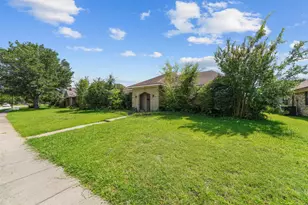 106 E Schreiber St, Garland, TX 75040 - Photo 3