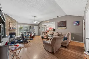 106 E Schreiber St, Garland, TX 75040 - Photo 5