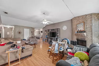106 E Schreiber Street, Garland, TX 75040 - Photo 7