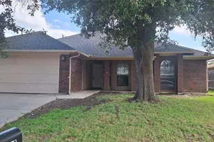 802 Crystal Creek Ln, Arlington, TX 76001 - Photo 1
