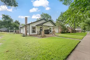 111 Bellevue Dr, Cleburne, TX 76033 - Photo 1