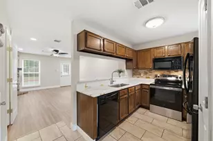 112 Churchill Ln, Euless, TX 76039 - Photo 9