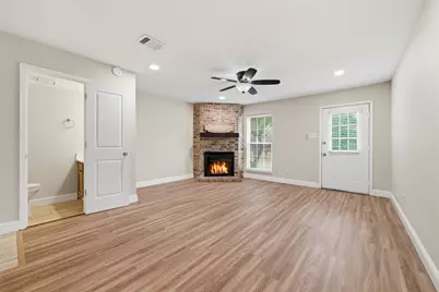 112 Churchill Lane, Euless, TX 76039 - Photo 5
