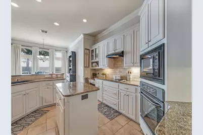 8115 Oak Hollow Drive, Arlington, TX 76001 - Photo 9