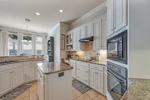 8115 Oak Hollow Dr, Arlington, TX 76001 - Photo 9