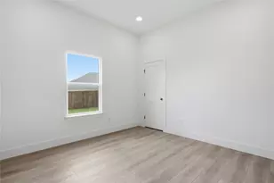 2622 Bainbridge Dr, Dallas, TX 75237 - Photo 19
