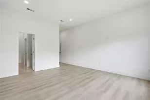 2622 Bainbridge Dr, Dallas, TX 75237 - Photo 29