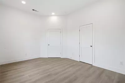 2622 Bainbridge Drive, Dallas, TX 75237 - Photo 15